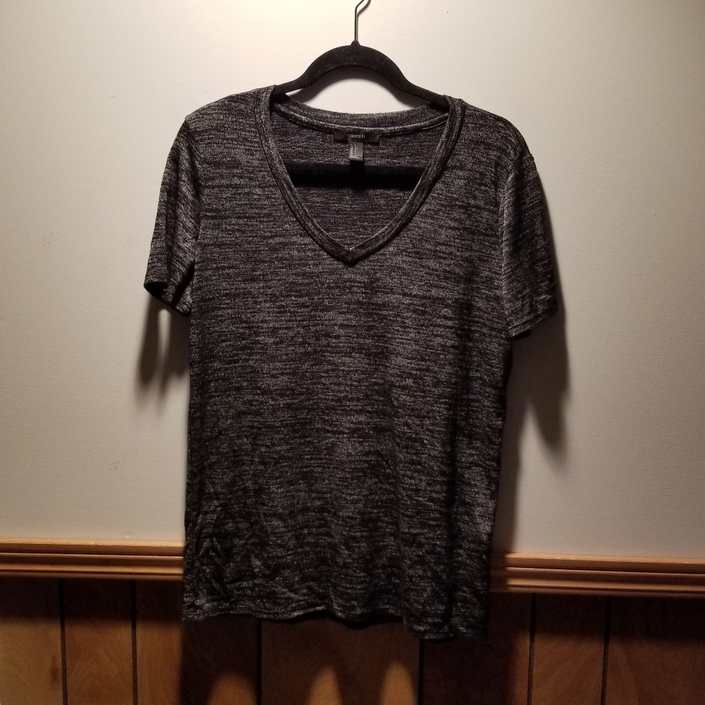 🍁🌺Forever 21 dark heathered grey v neck basic tee